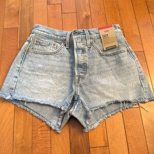 Light Wash 501 Shorts. High rise. Short. 26